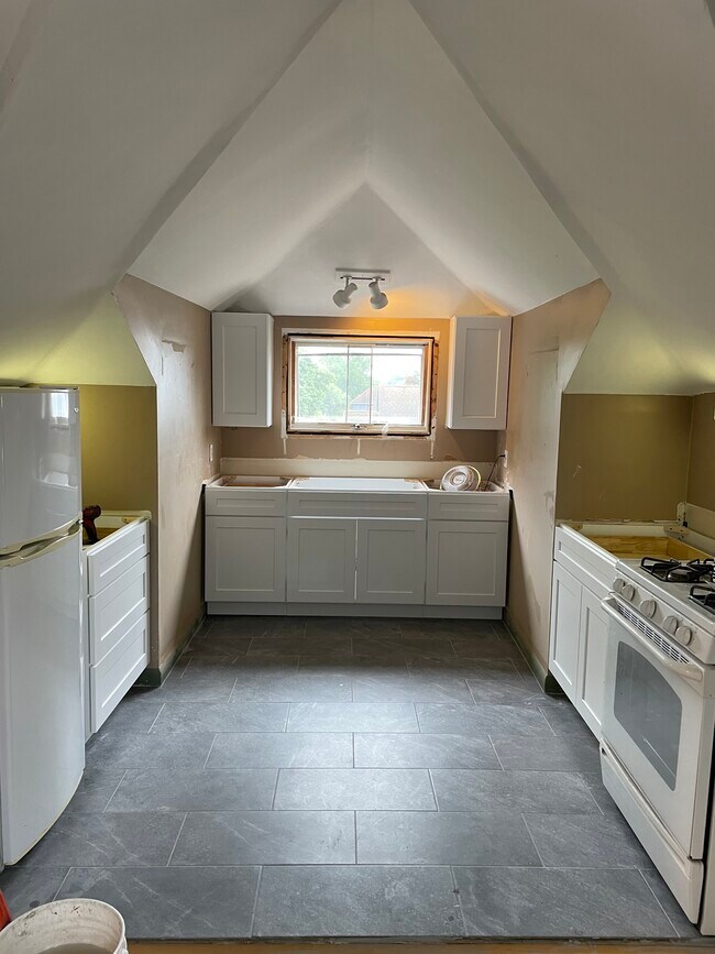 Quartz Countertops coming soon - 179 Whitman Ave Unit 3