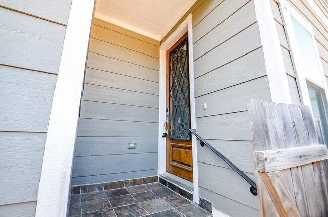 Photo - 1223 W 19th St Unit A