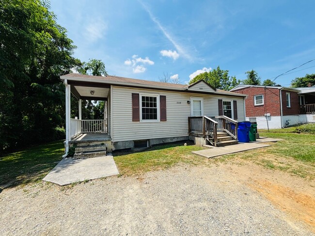 Photo - 1009 Montgomery St NW