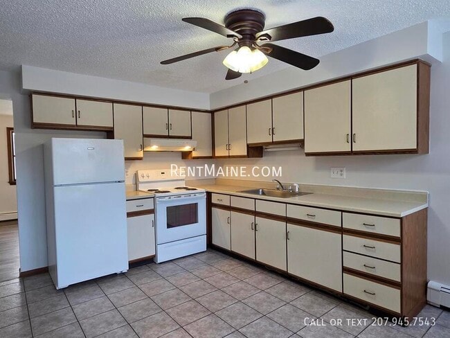 Building Photo - 2 Hartley St Unit 5