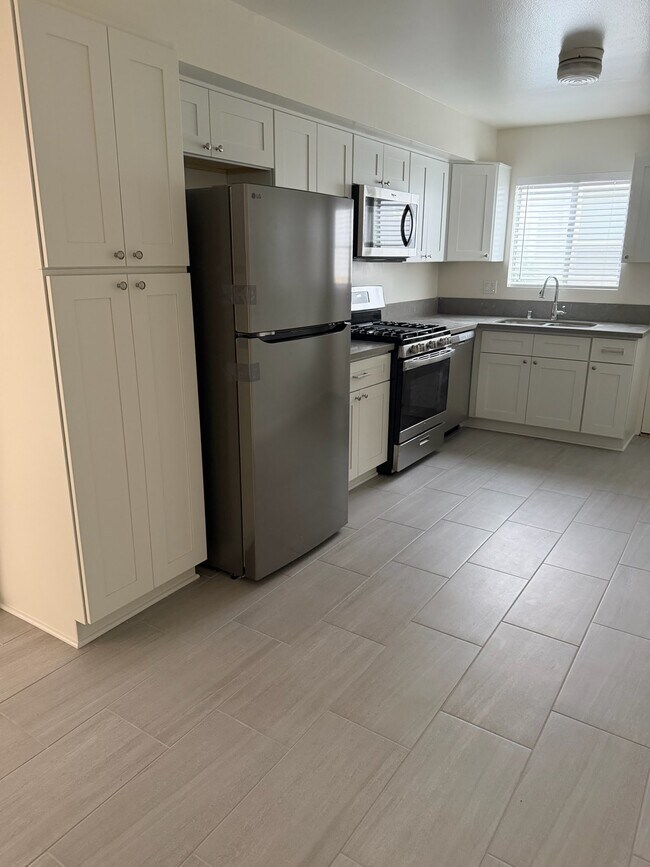 2221 Curtis Ave Unit 3