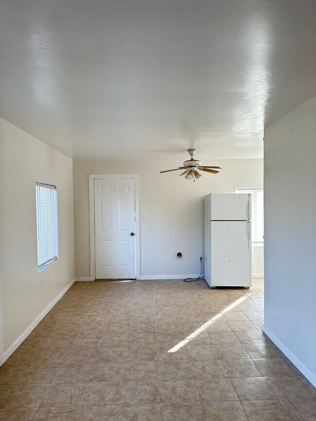 NW Beautiful Studio For Rent Rental House Rental in Bakersfield, CA