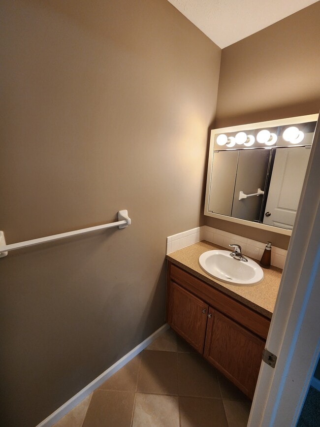 Photo - 5716 Hascall St