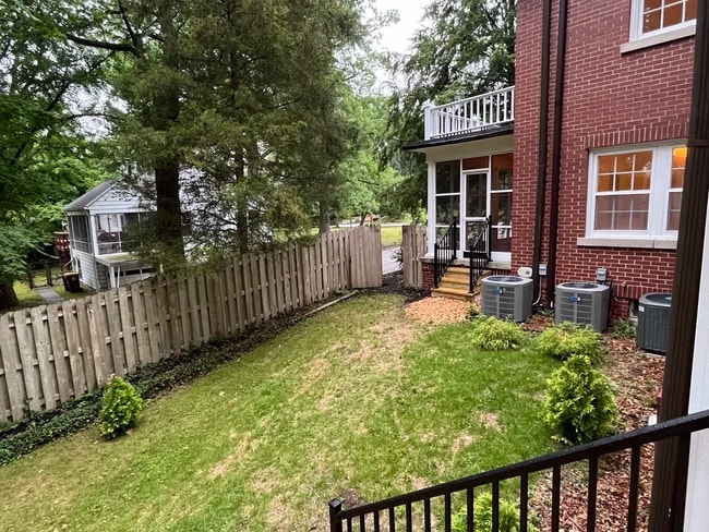 Photo - 1300 E 1st St