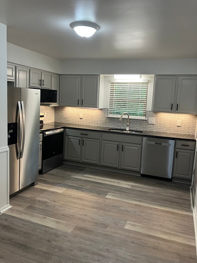 23 Rosemunn Dr Unit B