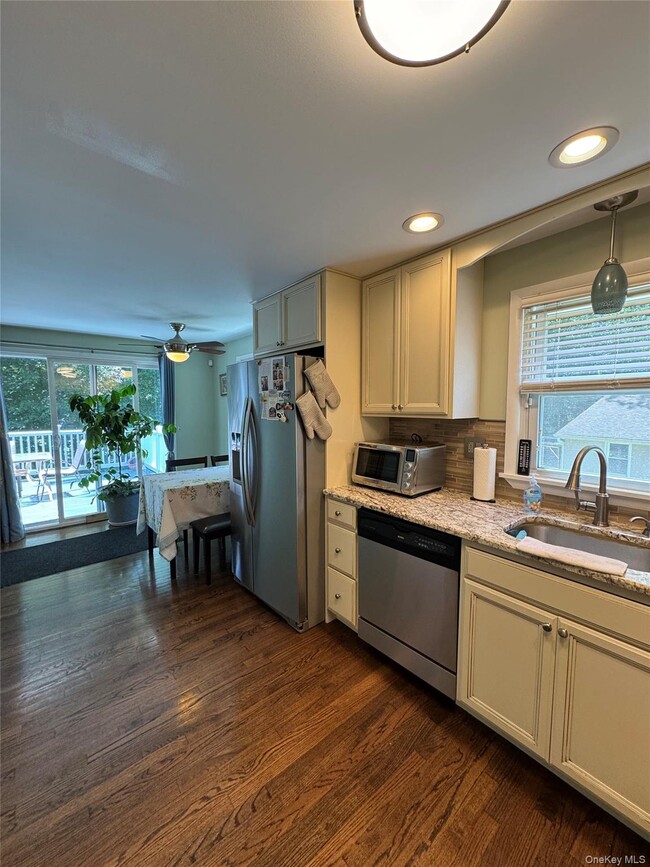 Photo - 18 Montfort Woods Rd