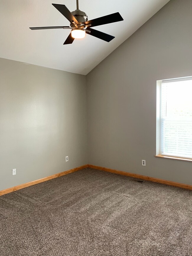 Photo - 1145 SE Village View Ln