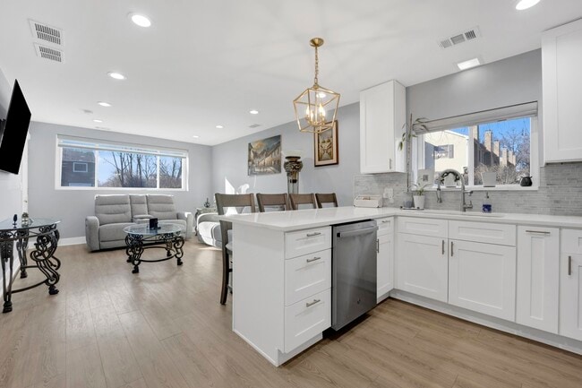 Photo - 27W180 Cooley Ave Unidad 1