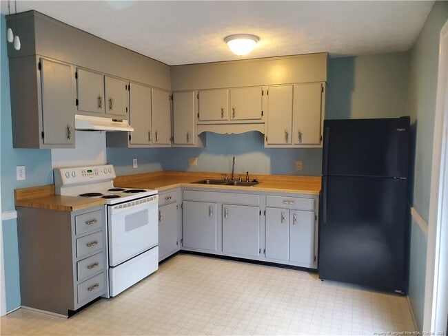 Photo - 3264 Glenmore Dr