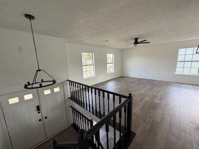 Photo - 402 Tresvant Dr