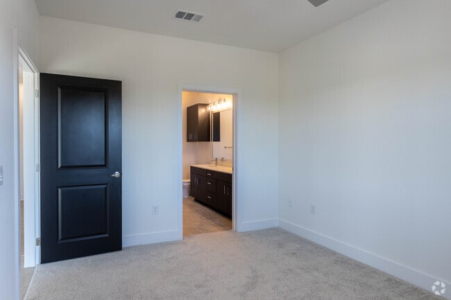 2 BR, 2 BA - 1,139 SF