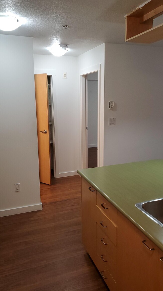 Photo - 238-238 Selby St