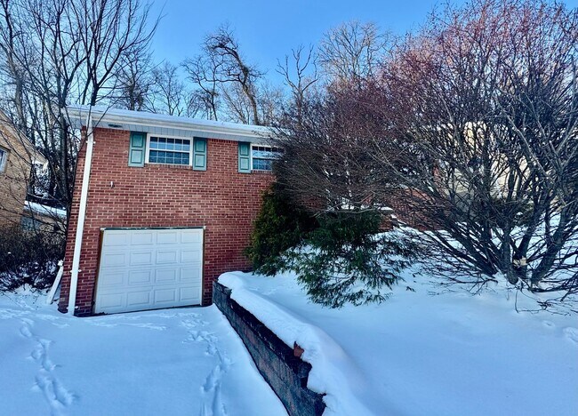 Photo - Charming 3 Bed/1.5 Bath Home - Integral Garage, Laundry in Basement - Available NOW in Turtle Creek!