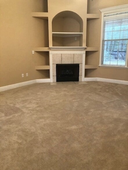 6123 Florenzia Terrace