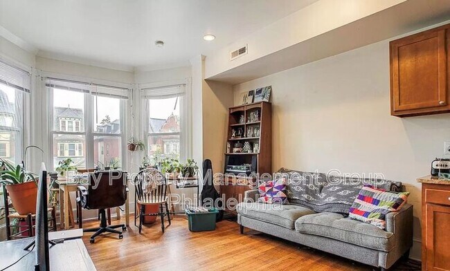 Photo - 4920 Cedar Ave Unidad 2