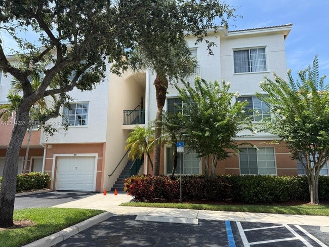 Building Photo - 9208 Myrtlewood Cir W Unit 208