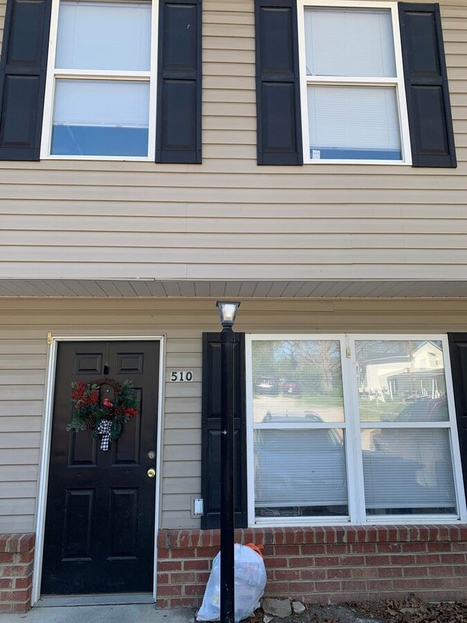 *RE-RENTAL* 3 Bedroom 2.5 Bath Townhouse - *RE-RENTAL* 3 Bedroom 2.5 Bath Townhouse