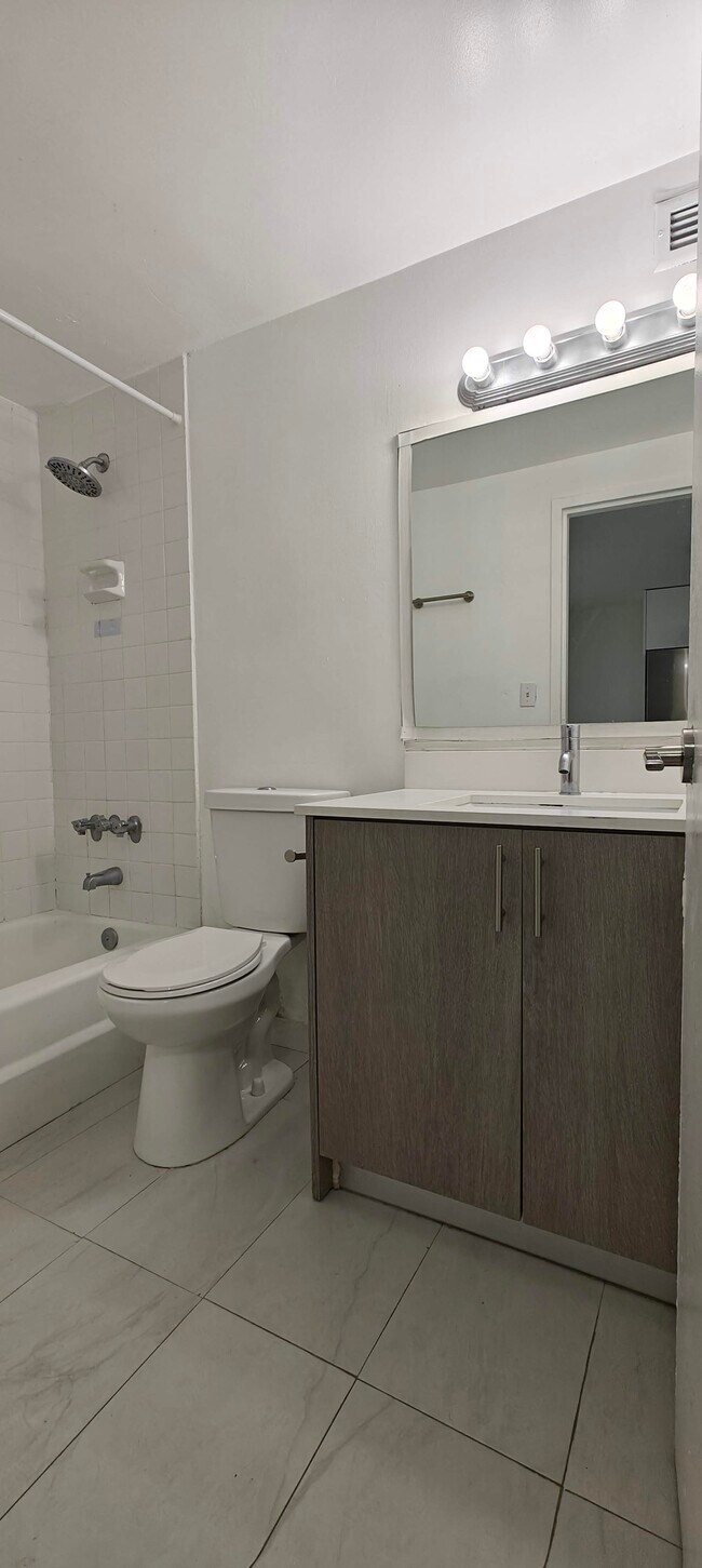 Photo - 801 Brickell Bay Dr