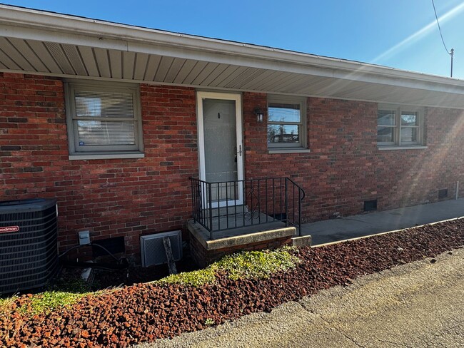 Photo - One Bedroom Apartment Downtown Corbin, KY