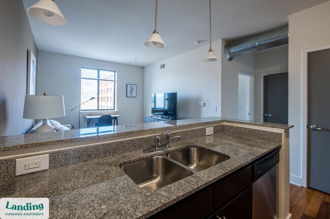 Photo - 1820 E Broad St Unidad 443-C