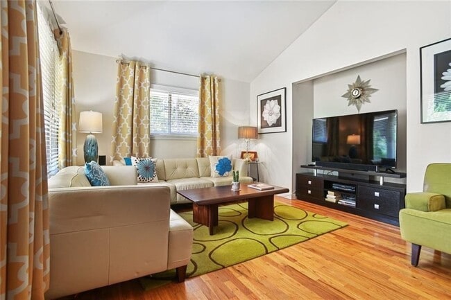 Photo - 2056 Arlington Ave NE