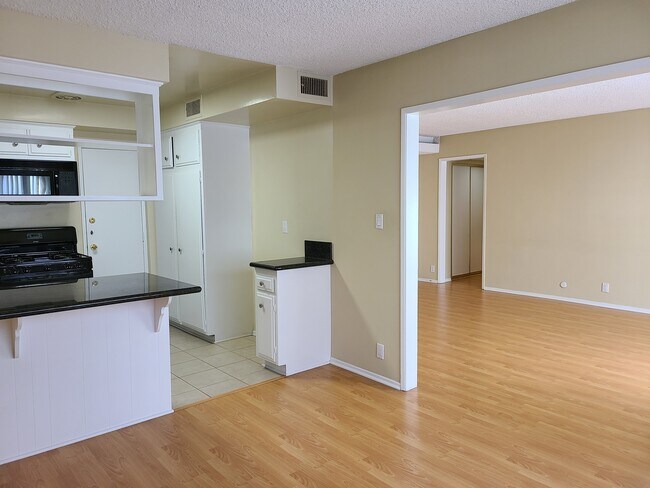 1210 N Flores St
