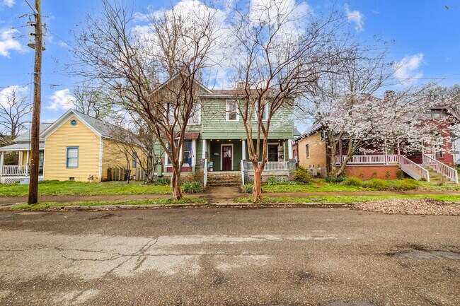 Photo - 625 Luttrell St