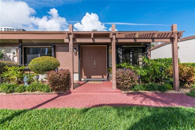 Photo - 367 Leslie Dr