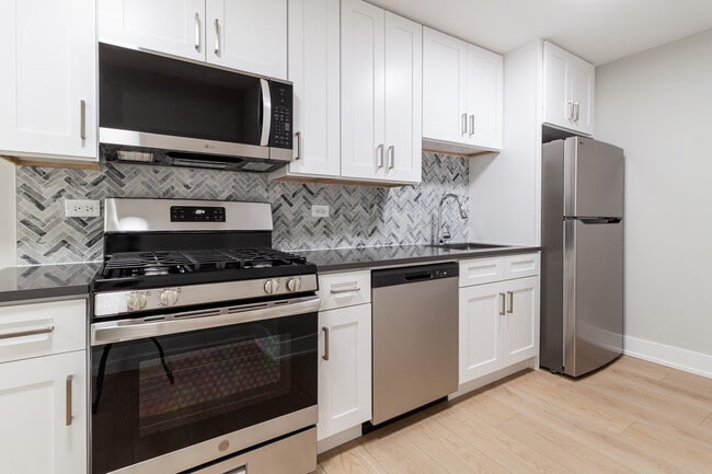 Building Photo - 520 W Aldine Ave