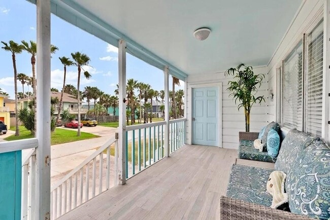 Photo - 19 W Gardenia St