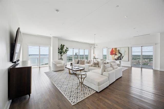 Photo - 2800 Lakeside Pkwy