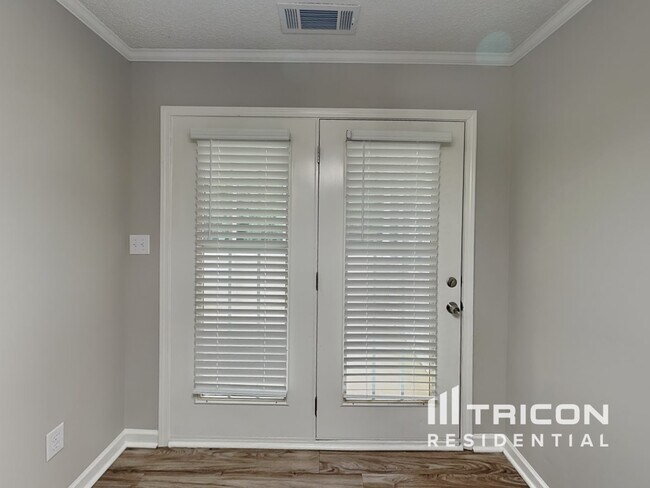 Photo - 2977 Champion Ln SW