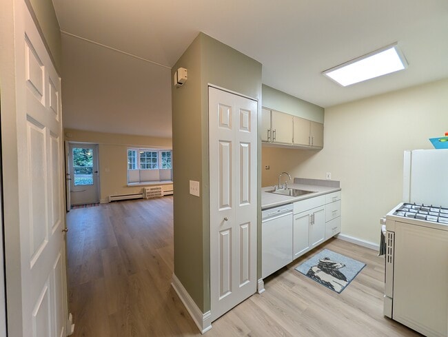 Building Photo - 29 Prospect Ave NE Unit 7