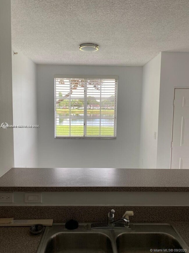 7980 N Nob Hill Rd Unit 102