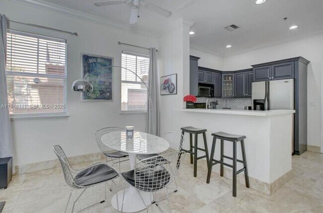 Photo - 601 NE 11th Ave