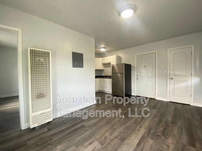 Photo - 609 S Dewey St