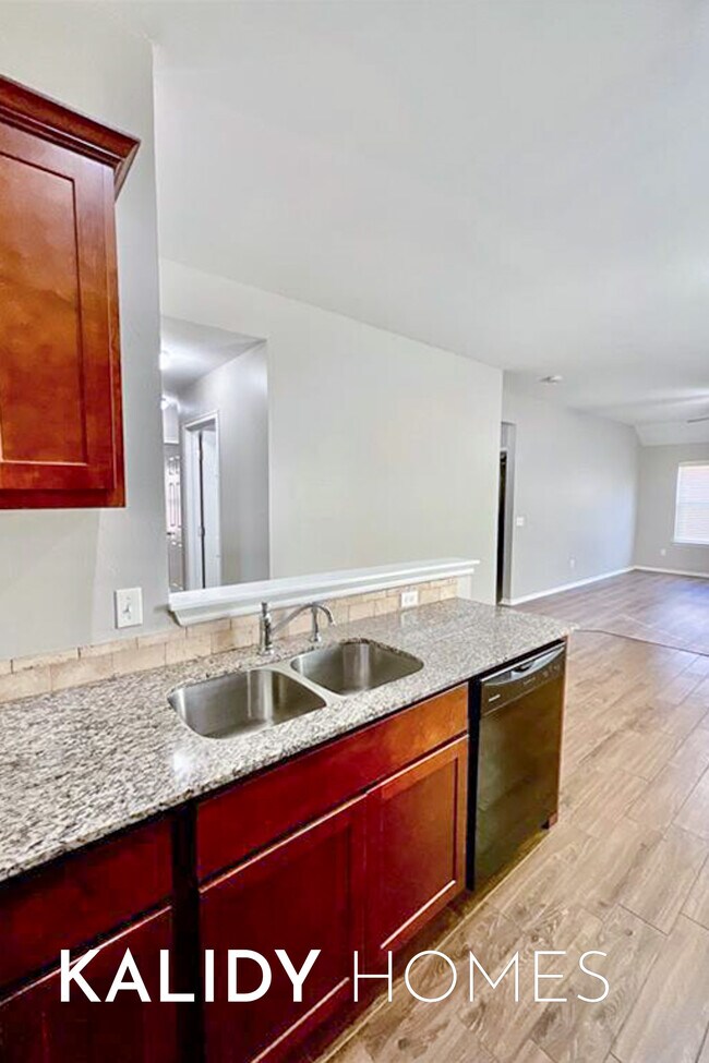 Photo - 621 Christian Ln