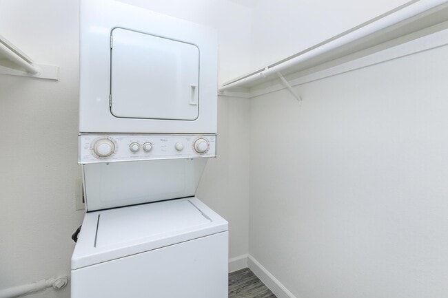 Renovated 1BR, 1BA - 630 SF - Palisade Park Aparments
