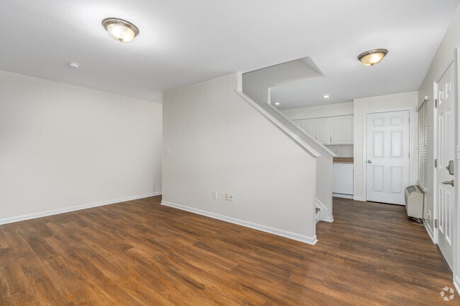 1BR, 1BA - 1,000SF - Living Room - Autumn Chase