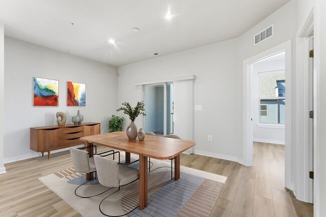 Photo - 2136 Glacier Rd