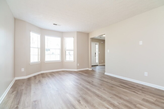 Photo - 1085 Ivey Ln