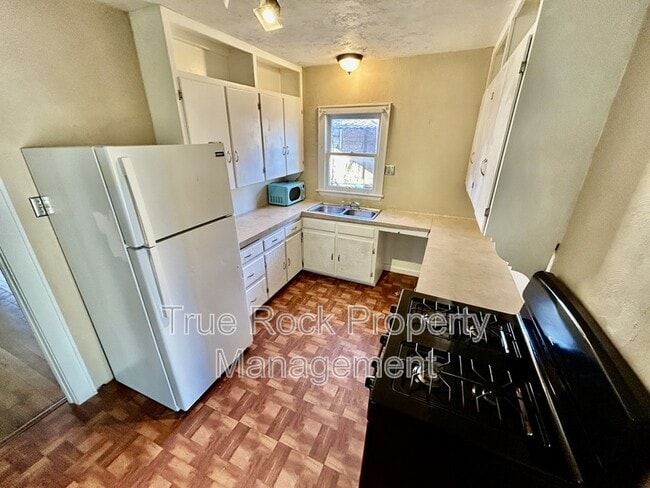 Photo - 413 W 15th St