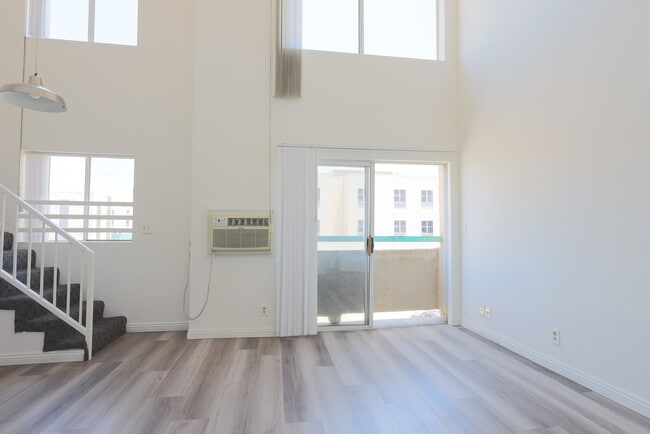 Building Photo - 2796 Francis Ave Unit 301