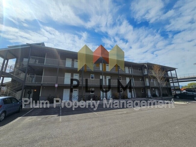 Building Photo - 1245 Waverly St Unit #202