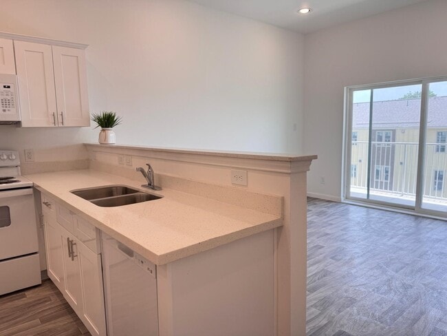 Building Photo - 3477 Reeves St Unit 3H Rental