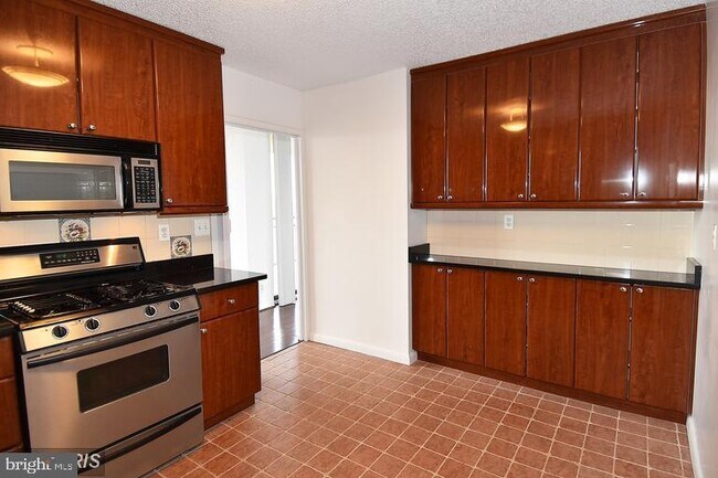 Photo - 5225 Pooks Hill Rd Unidad 1612N