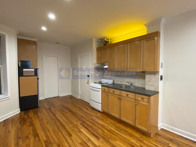 Photo - 527 W 48th St Unit 4RE