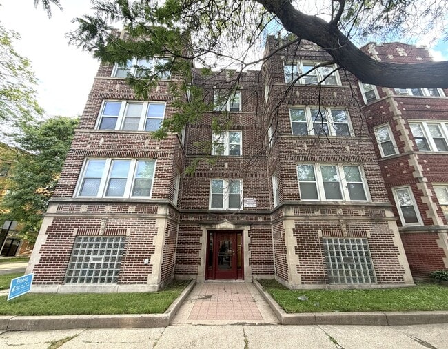 Building Photo - 7656 S East End Ave