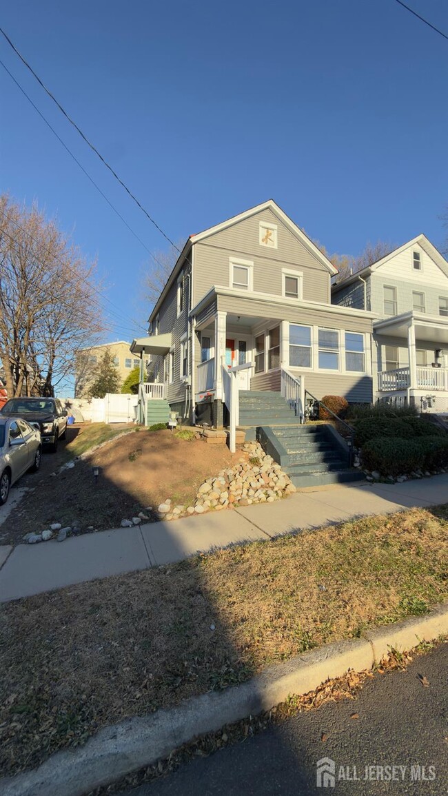 Building Photo - 55 Suydam St Unit 2