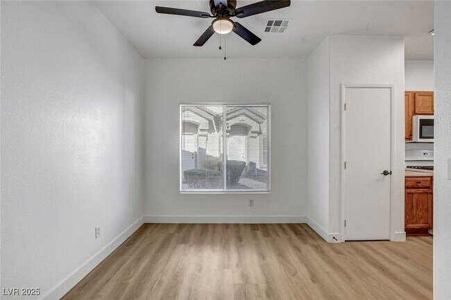 Photo - 5998 Jagged Cut St